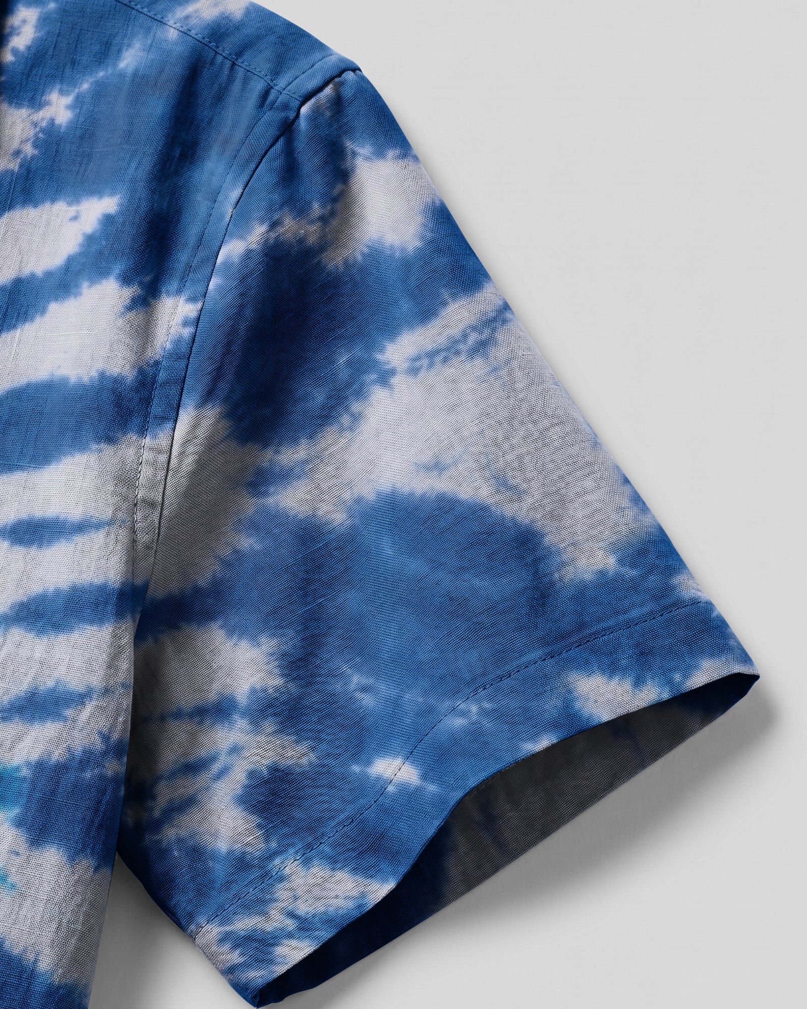 VIBRANT BLUE VORTEX DOLPHIN CAMP SHIRT - RITD1806261