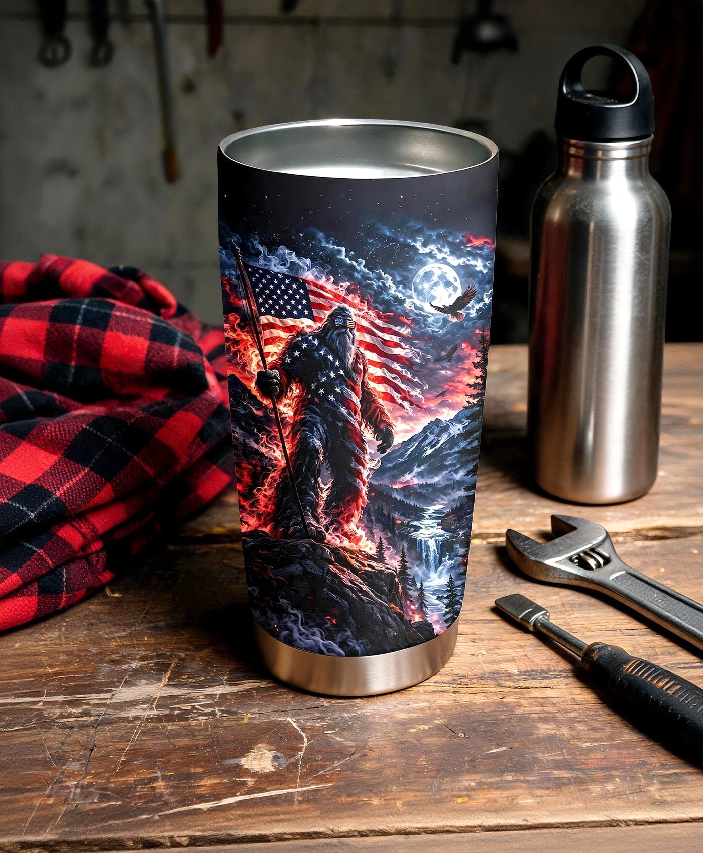 BIGFOOT WITH FLAG SMOKE TUMBLER   - TLHG0705261